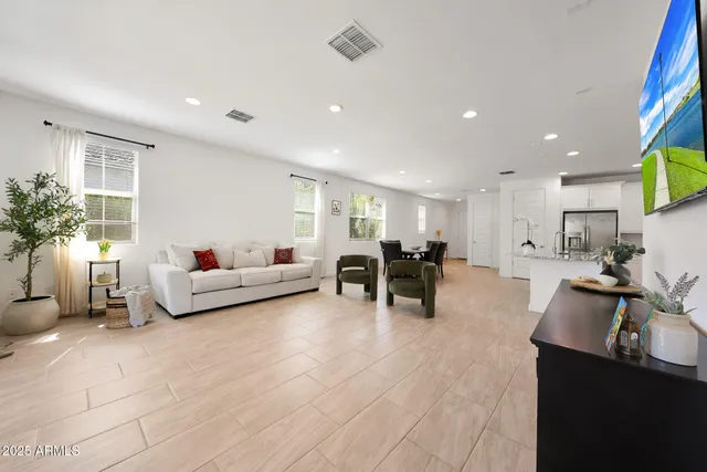 $669,900 | 98 East Leo Place, Chandler, AZ 85249