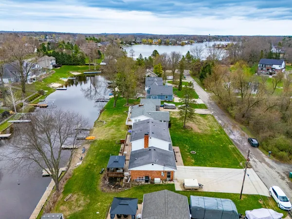 $695,500 | 1888 Squaw Lagoon Drive, Oxford, MI 48371