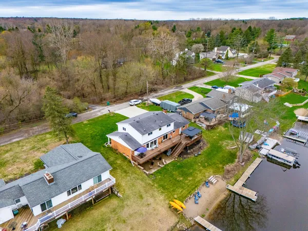 $695,500 | 1888 Squaw Lagoon Drive, Oxford, MI 48371