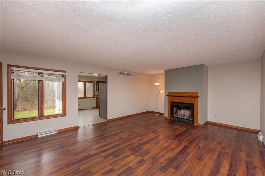 28310 Center Ridge Road Westlake, OH 44145 - Photo 2 of 19 Living Room