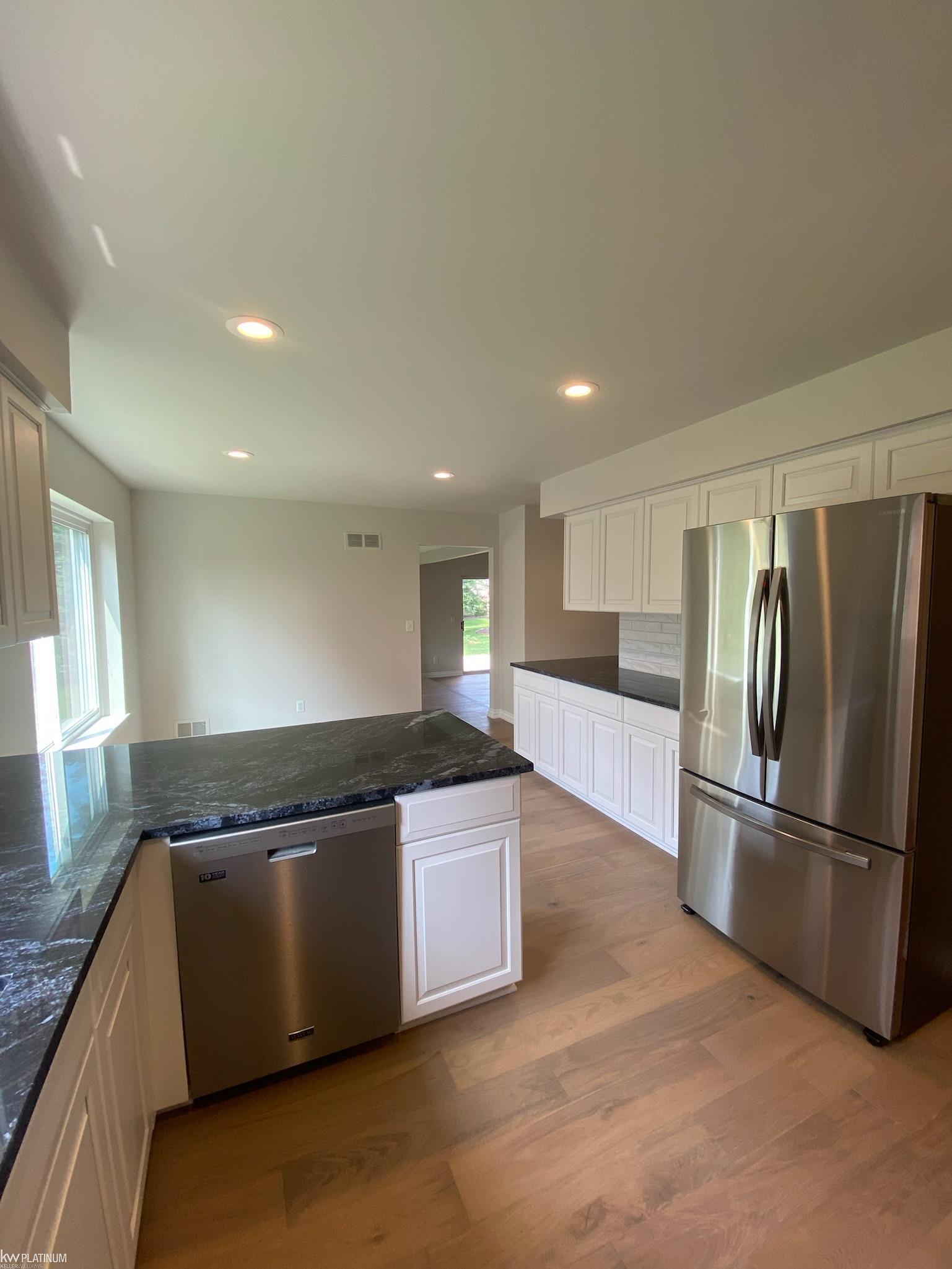 2742 Powderhorn Ridge Road Rochester, MI 48309 - Photo 13 of 34 50120339-12.JPG