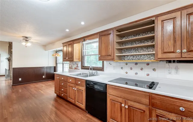 $575,000 | 798 East Brown Road, Pekin, IN 47165