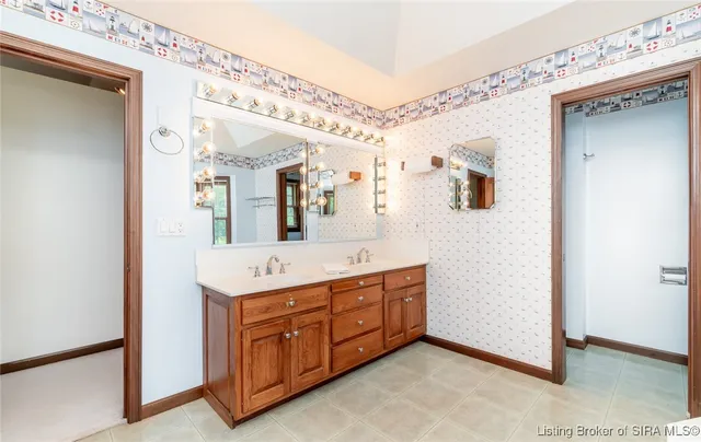 $575,000 | 798 East Brown Road, Pekin, IN 47165