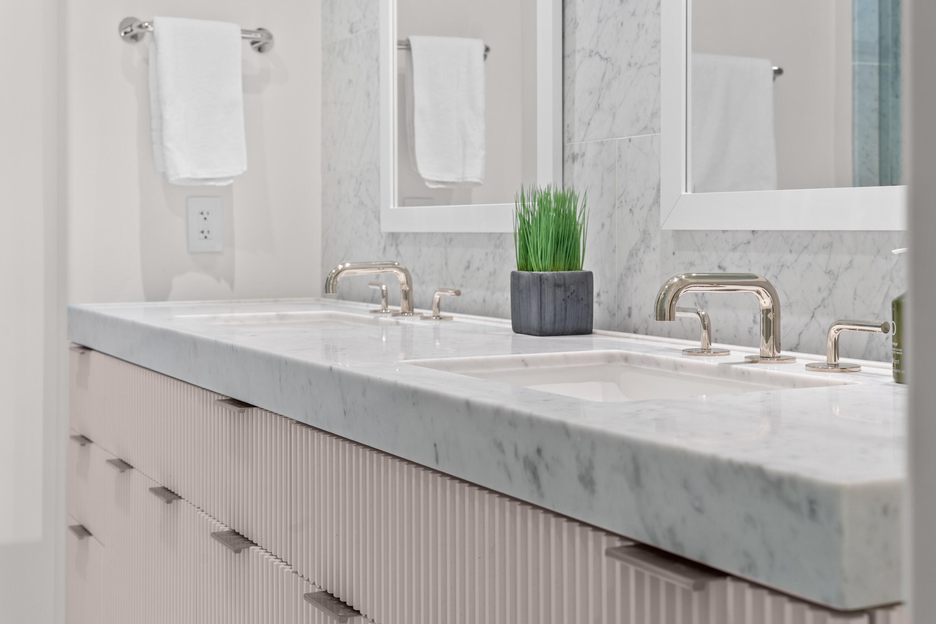 45 West Solaire Way Inlet Beach, Unit 107 Inlet Beach, FL 32461 - Photo 41 of 47 a bathroom with a sink and a mirror