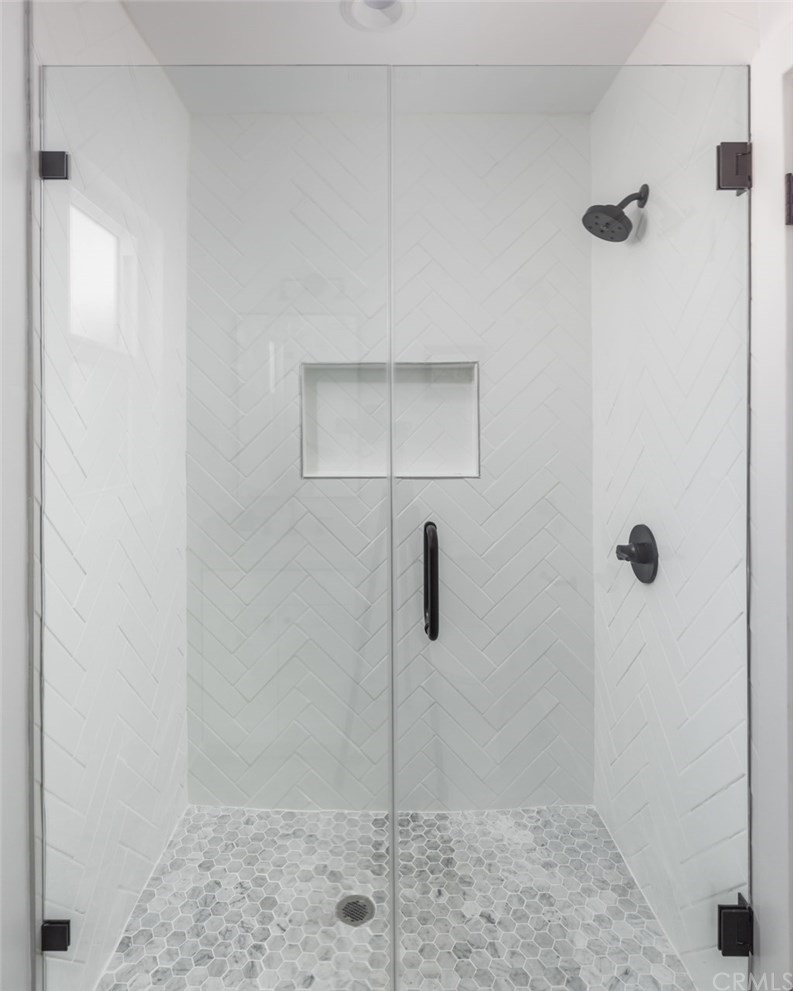 2589 El Sol Avenue Altadena, CA 91001 - Photo 19 of 28 a bathroom with a shower