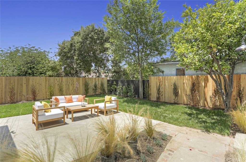 2589 El Sol Avenue Altadena, CA 91001 - Photo 23 of 28 a backyard of a house with table and chairs