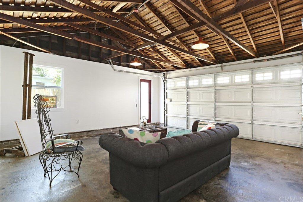 2589 El Sol Avenue Altadena, CA 91001 - Photo 26 of 28 a living room with furniture