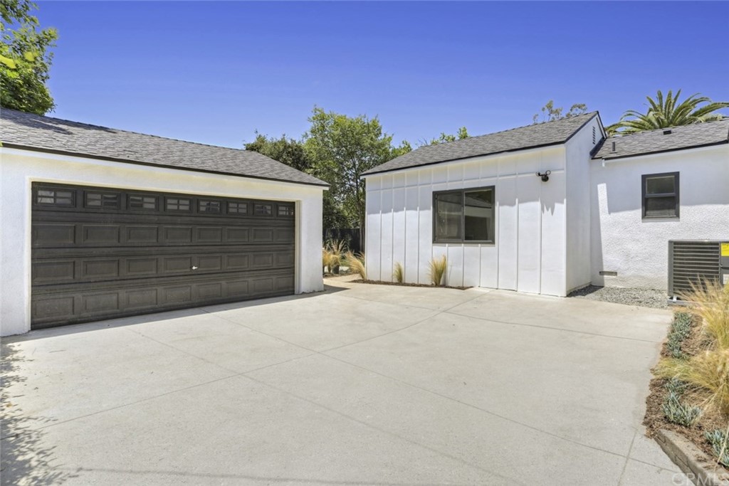 2589 El Sol Avenue Altadena, CA 91001 - Photo 28 of 28 a front view of house with yard