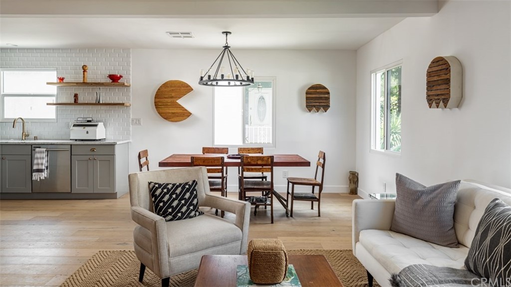 2589 El Sol Avenue Altadena, CA 91001 - Photo 5 of 28 a view of a dining room with furniture