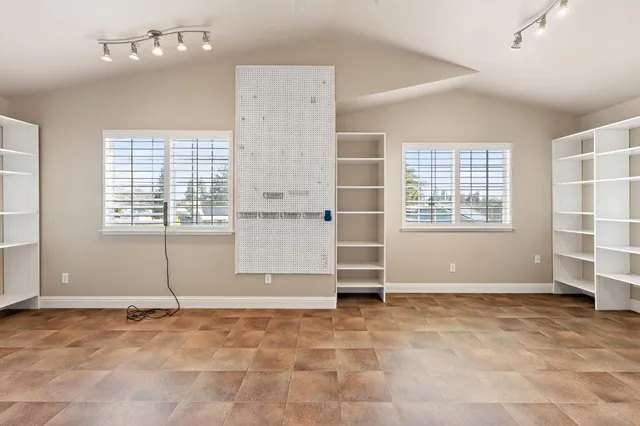 an empty room with windows and pillars in it