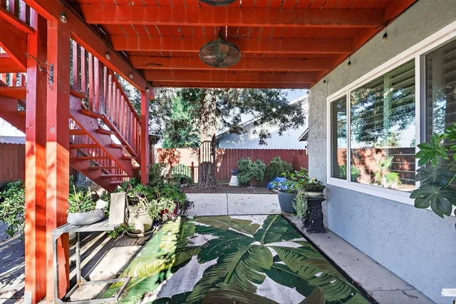 a view of a chairs and table in a backyard