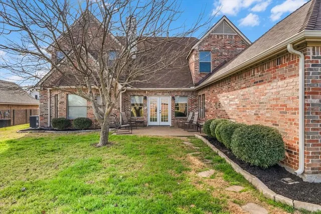 a view of house with yard