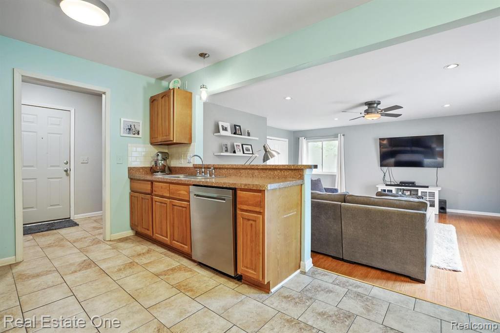 2350 Emmons Avenue Rochester Hills, MI 48307 - Photo 8 of 29