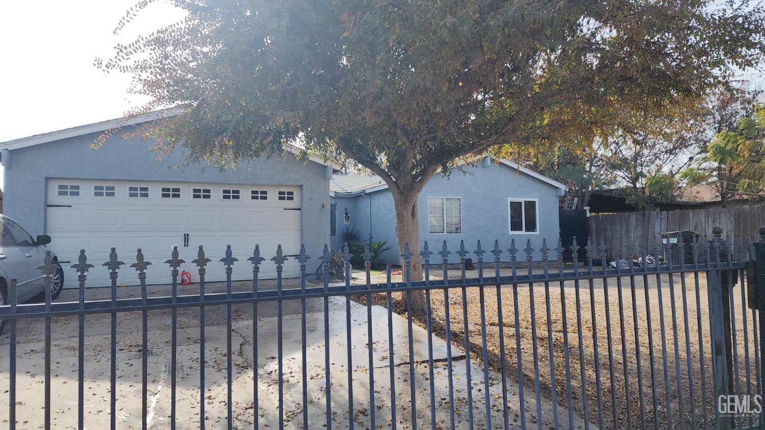 Undisclosed Address Earlimart, CA 93219 - Photo 2 of 3 a front view of a house