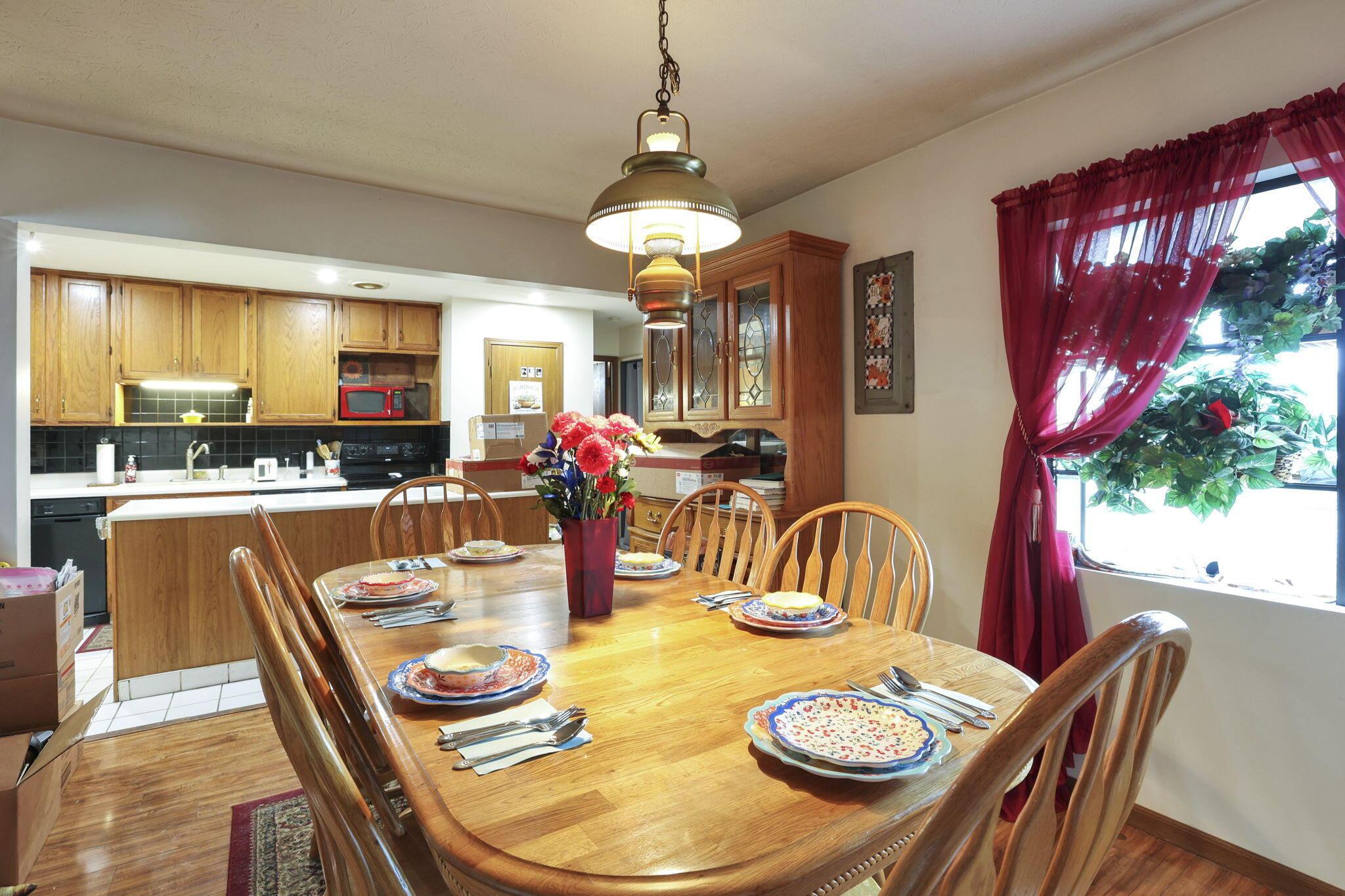 4969 Lockbourne Road Columbus, OH 43207 - Photo 12 of 32 Dining Room