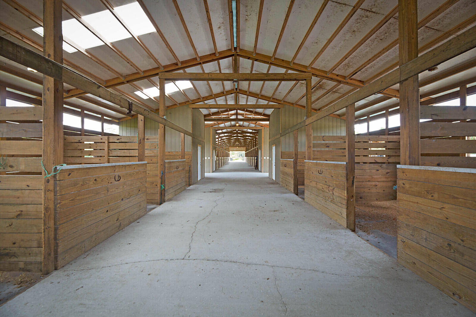 1472-1538 E Road Loxahatchee, FL 33470 - Photo 7 of 42 CENTER AISLE