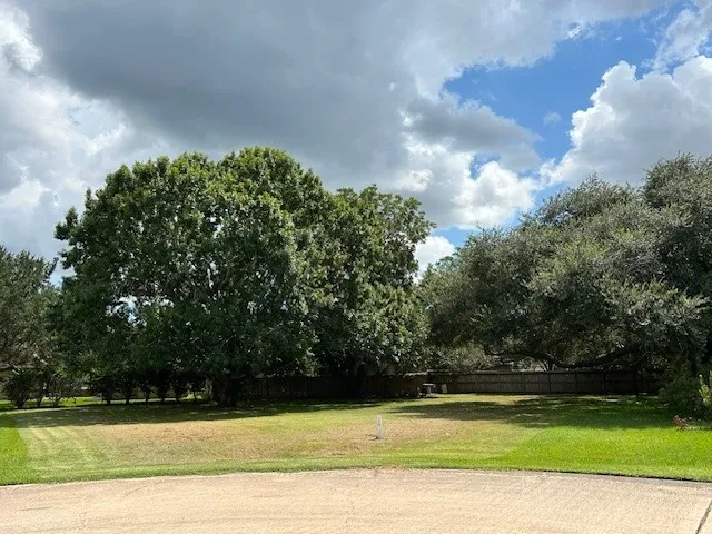 a view of a tennis court