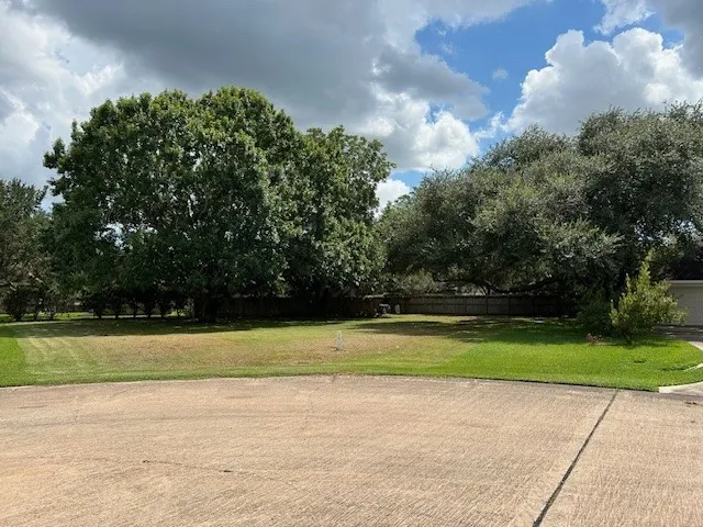a view of a tennis court
