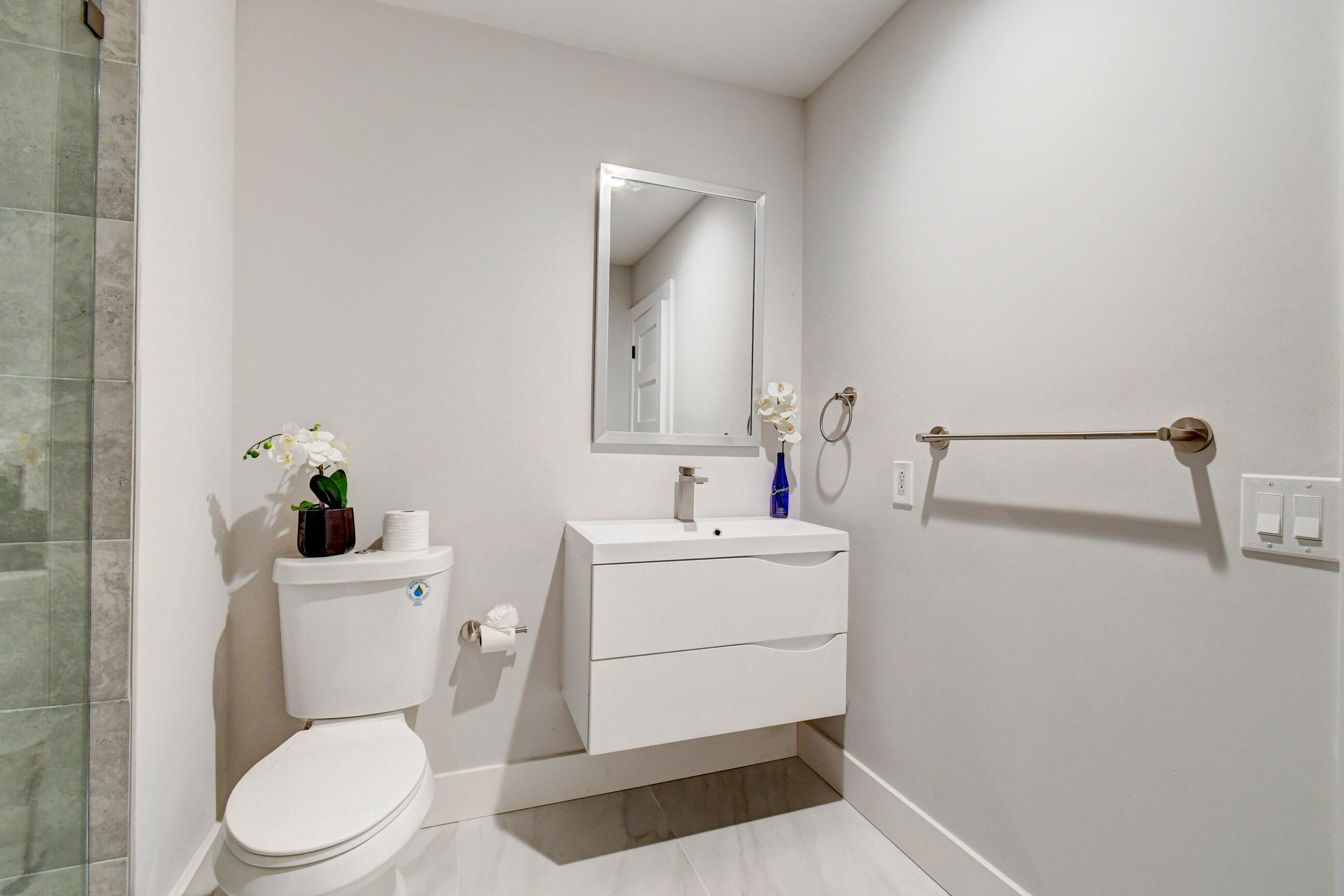 21851 Arriba Real, Unit 9J Boca Raton, FL 33433 - Photo 28 of 43 DETAIL OF THE VANITY