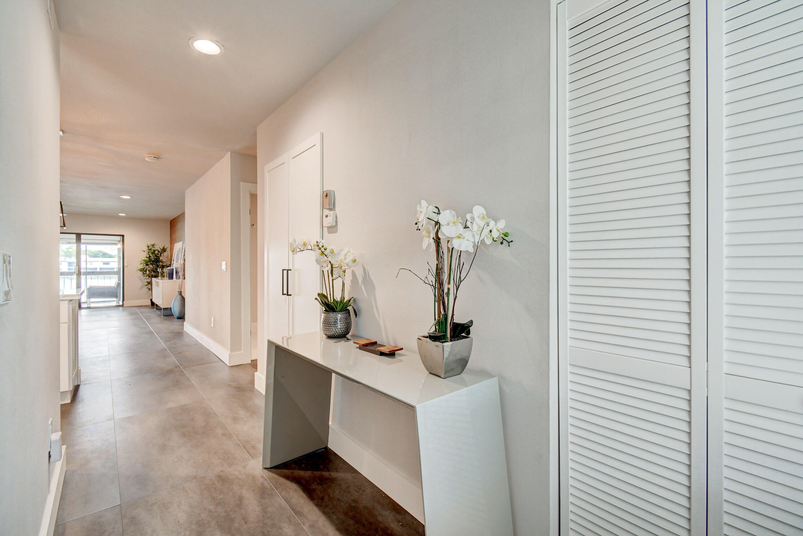 21851 Arriba Real, Unit 9J Boca Raton, FL 33433 - Photo 4 of 43 WELCOME!