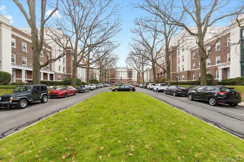 $315,000 | 1 Brooklands, Unit GB, Bronxville, NY 10708