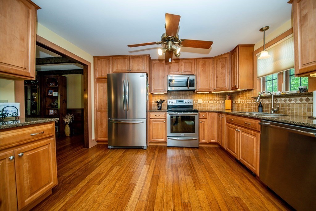 10 Bullock Road Freetown, MA 02702 - Photo 9 of 42 Gallery Image 9