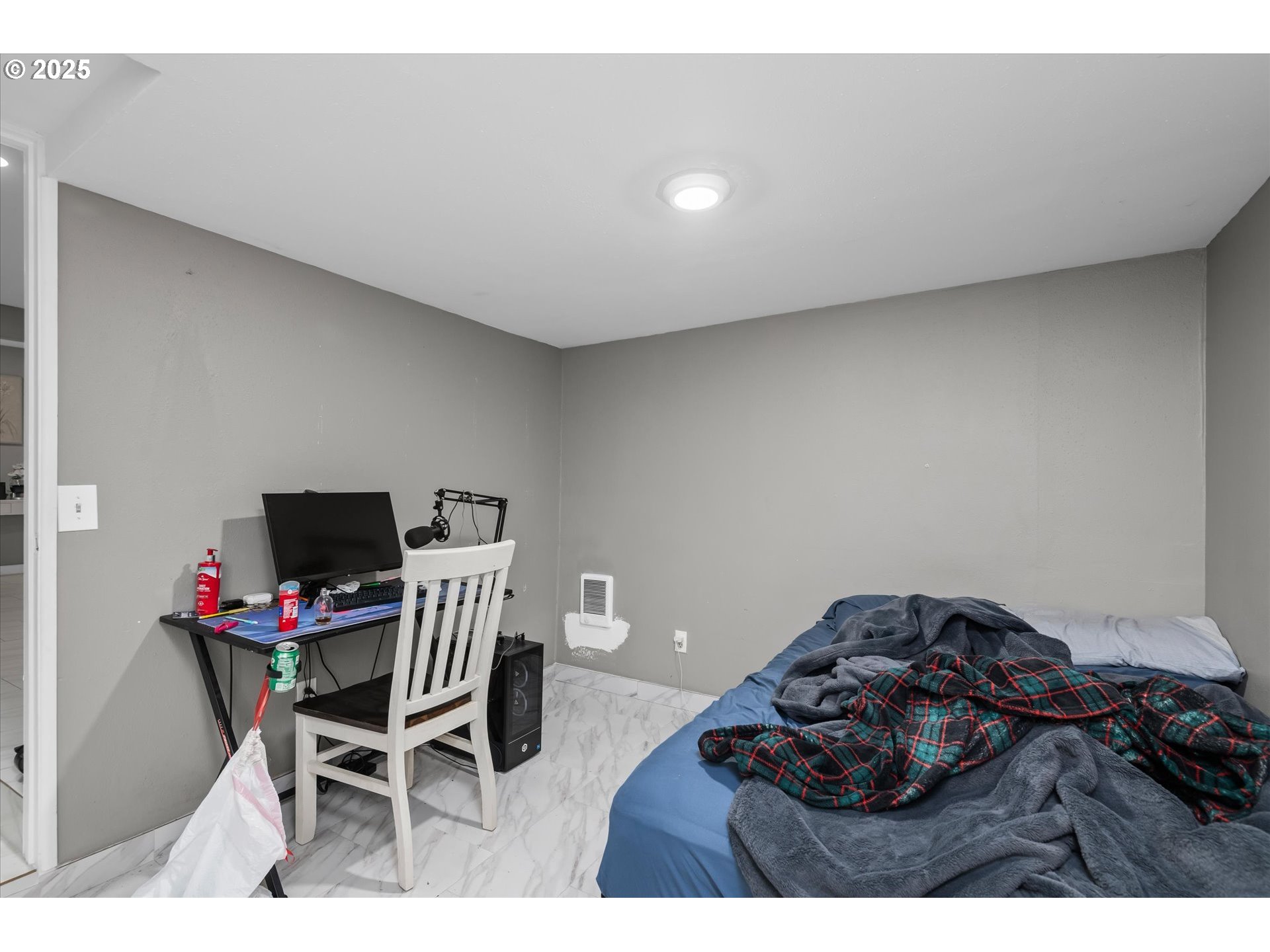 465 25th Street Springfield, OR 97477 - Photo 12 of 32 a living room with furniture and a flat screen tv