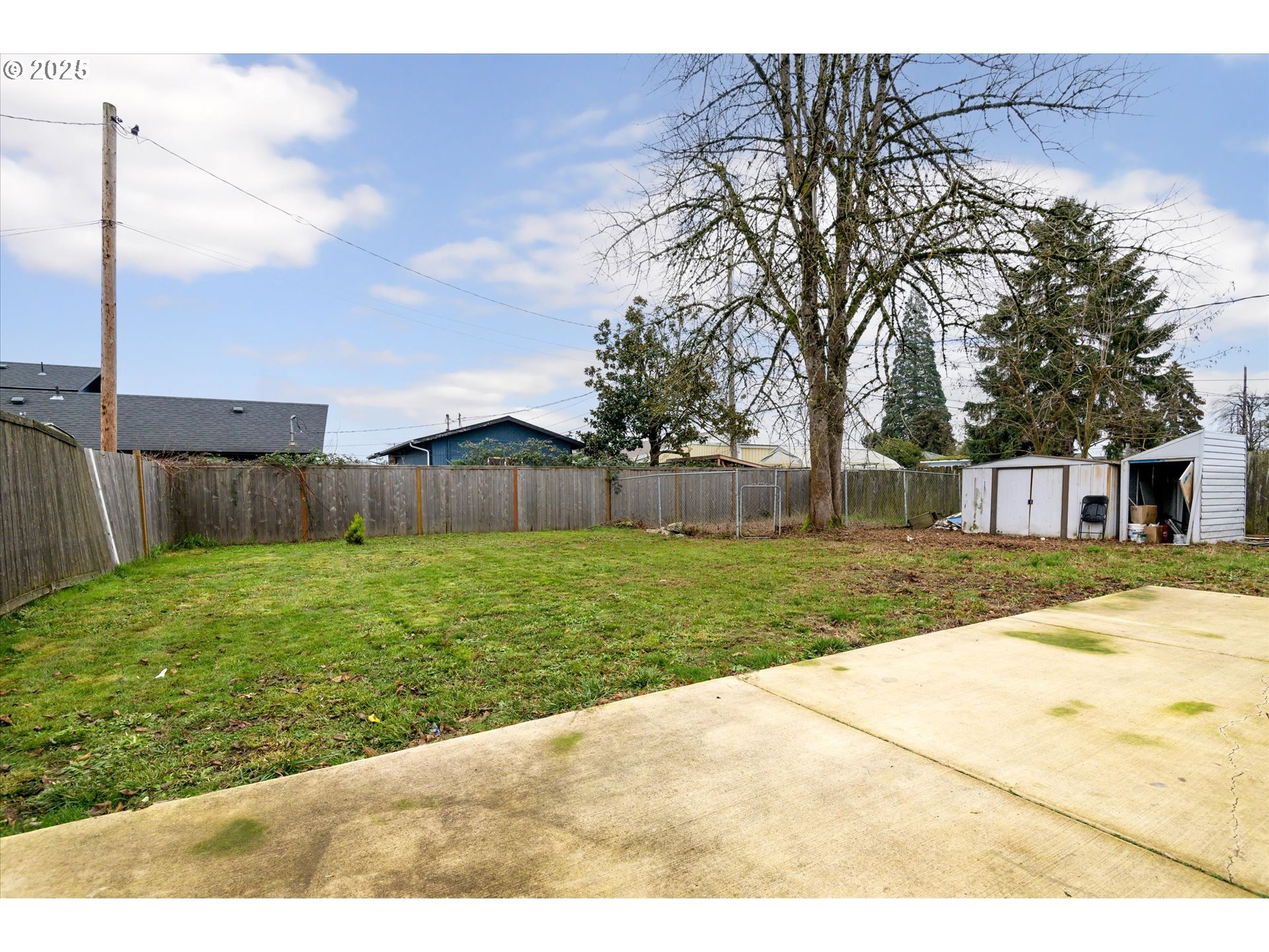 465 25th Street Springfield, OR 97477 - Photo 21 of 32 a view of a backyard with green space