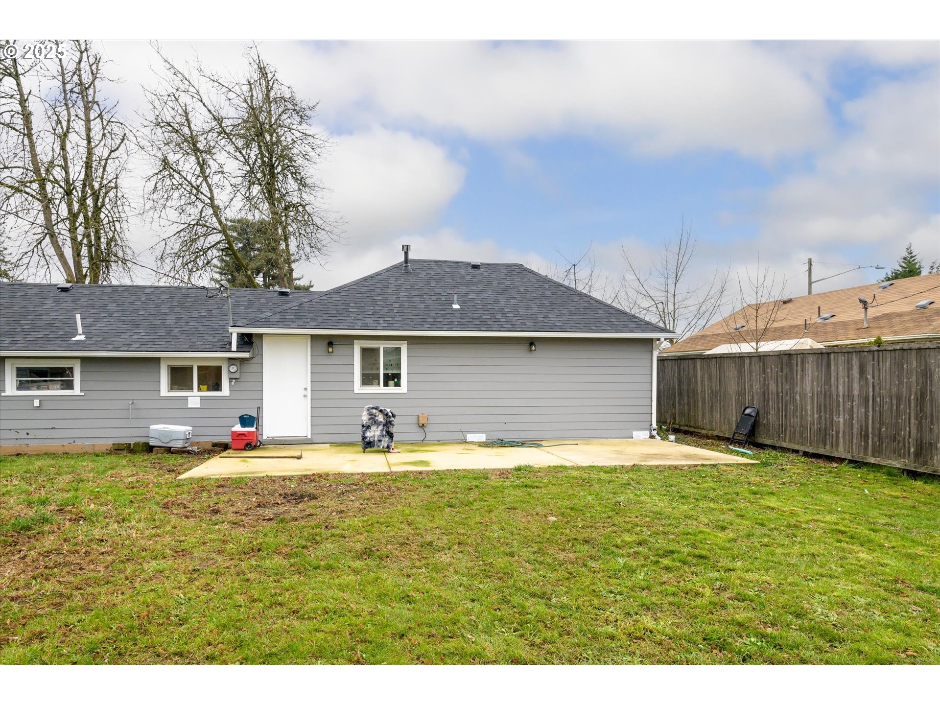 465 25th Street Springfield, OR 97477 - Photo 24 of 32 a house with swimming pool in front of it