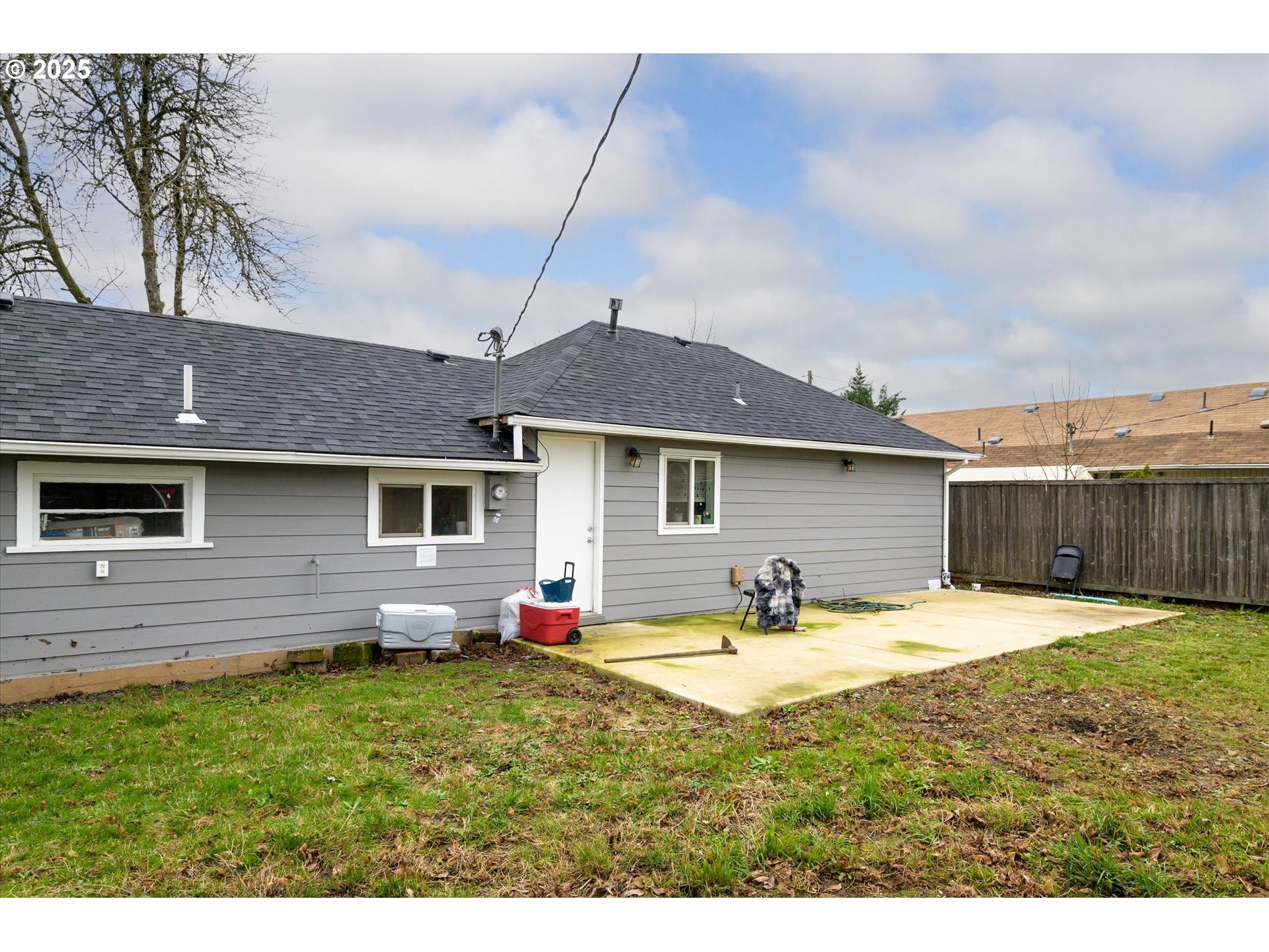 465 25th Street Springfield, OR 97477 - Photo 25 of 32 a front view of house with yard and seating space