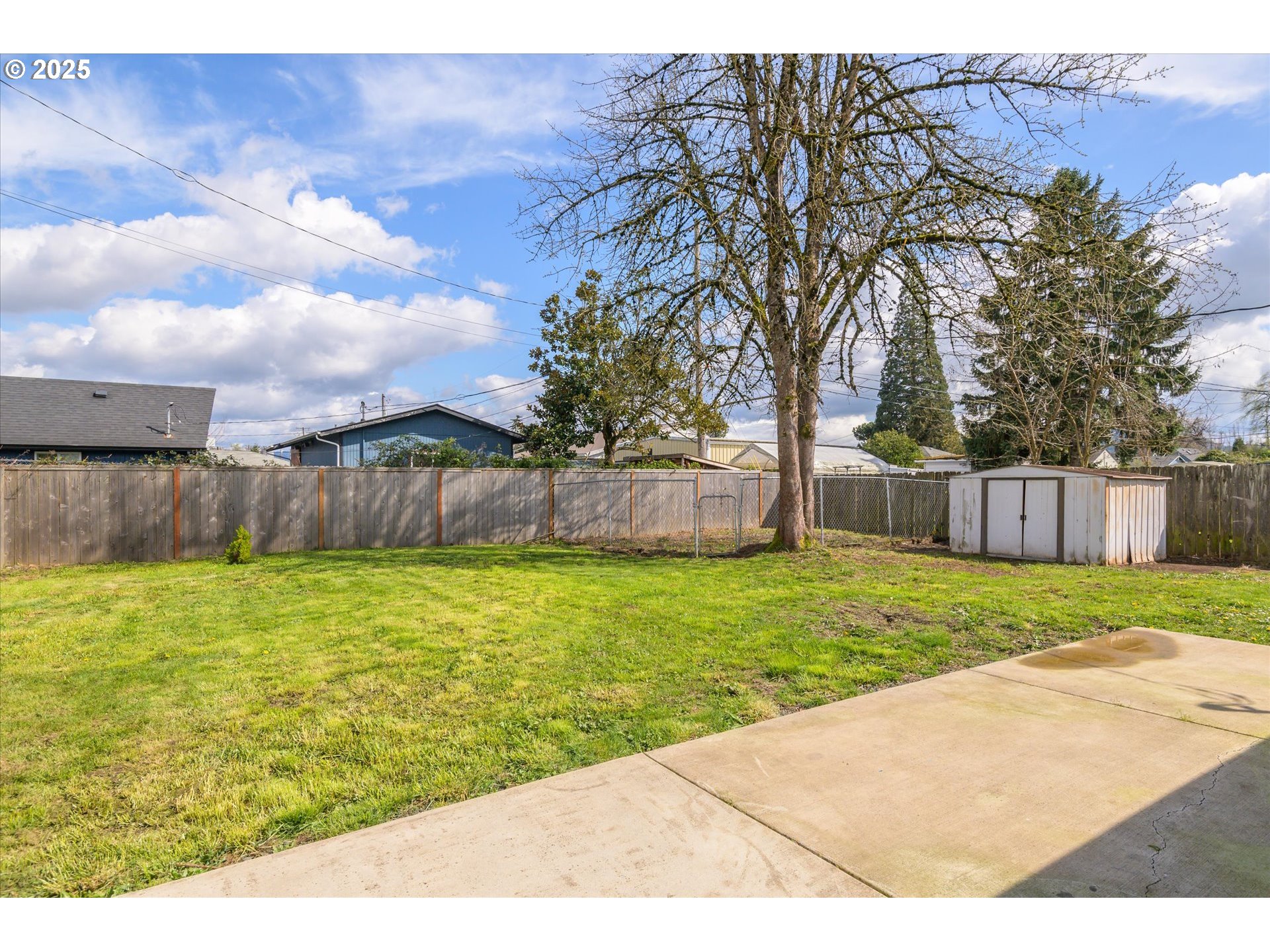 465 25th Street Springfield, OR 97477 - Photo 27 of 32 a view of a backyard