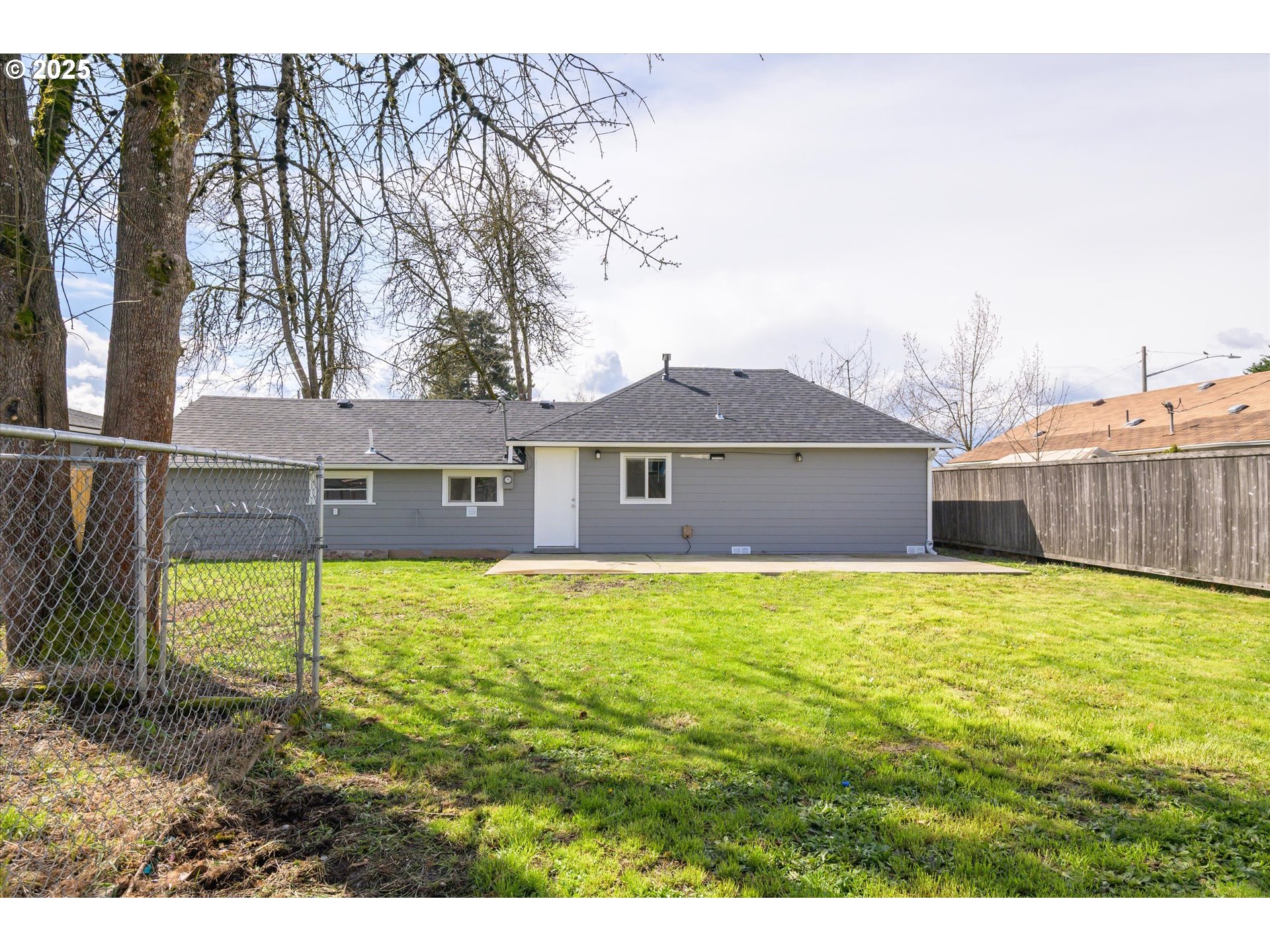465 25th Street Springfield, OR 97477 - Photo 30 of 32 a view of a yard in front of a house with a large tree