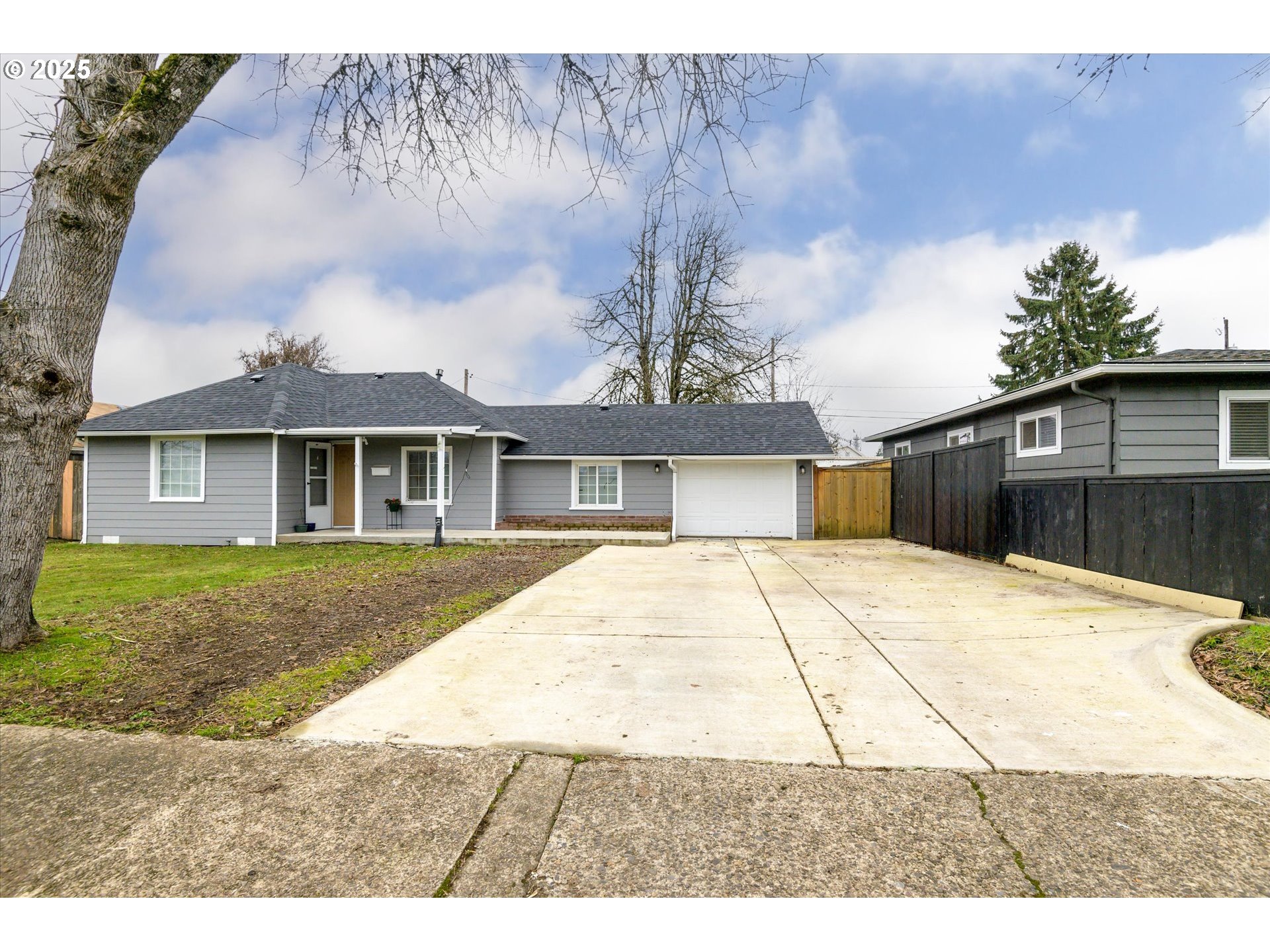 465 25th Street Springfield, OR 97477 - Photo 3 of 32 a front view of a house with a yard