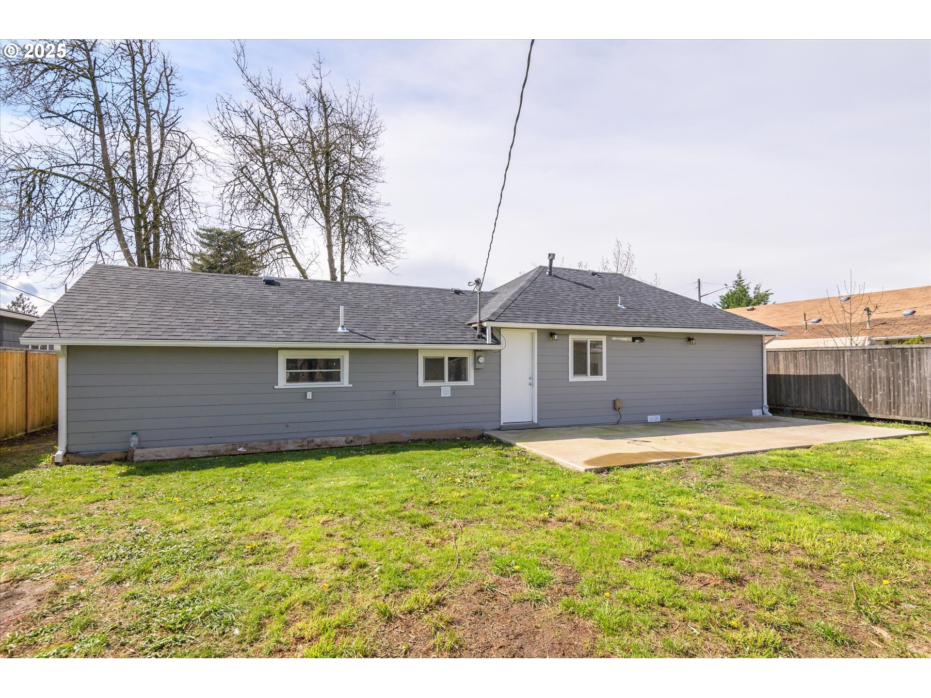 465 25th Street Springfield, OR 97477 - Photo 31 of 32 a front view of a house with yard and large tree