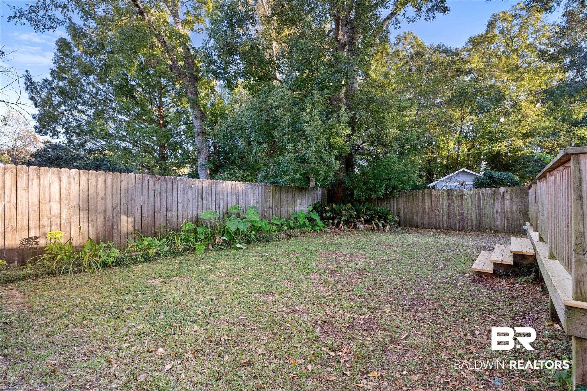 7 Rickarby Place Mobile, AL 36606 - Photo 18 of 20 View of yard