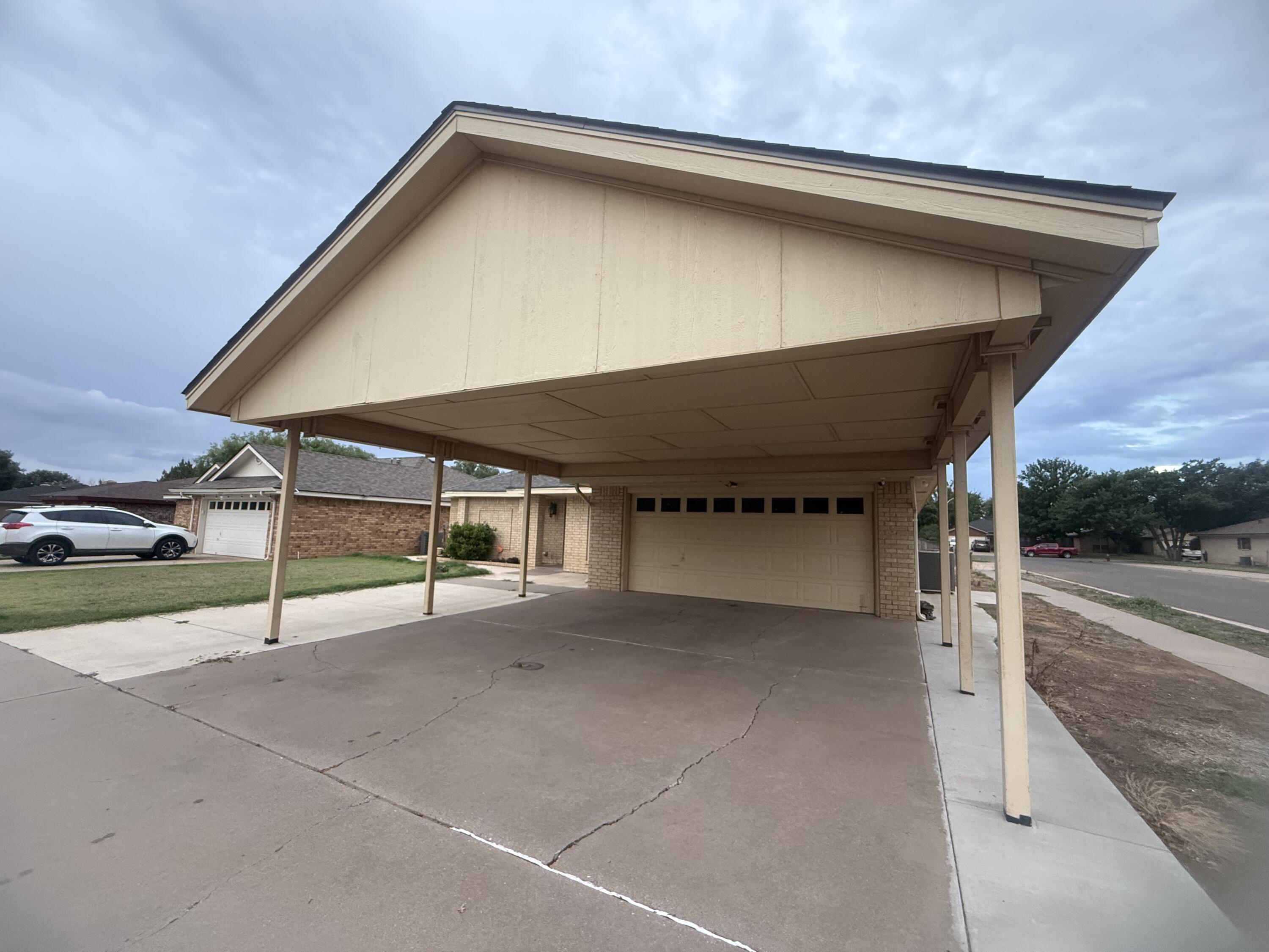 5527 94th Street Lubbock, TX 79424 - Photo 4 of 56 94th carport