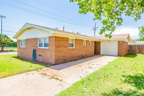 $135,000 | 1300 Locust Lane, Littlefield, TX 79339