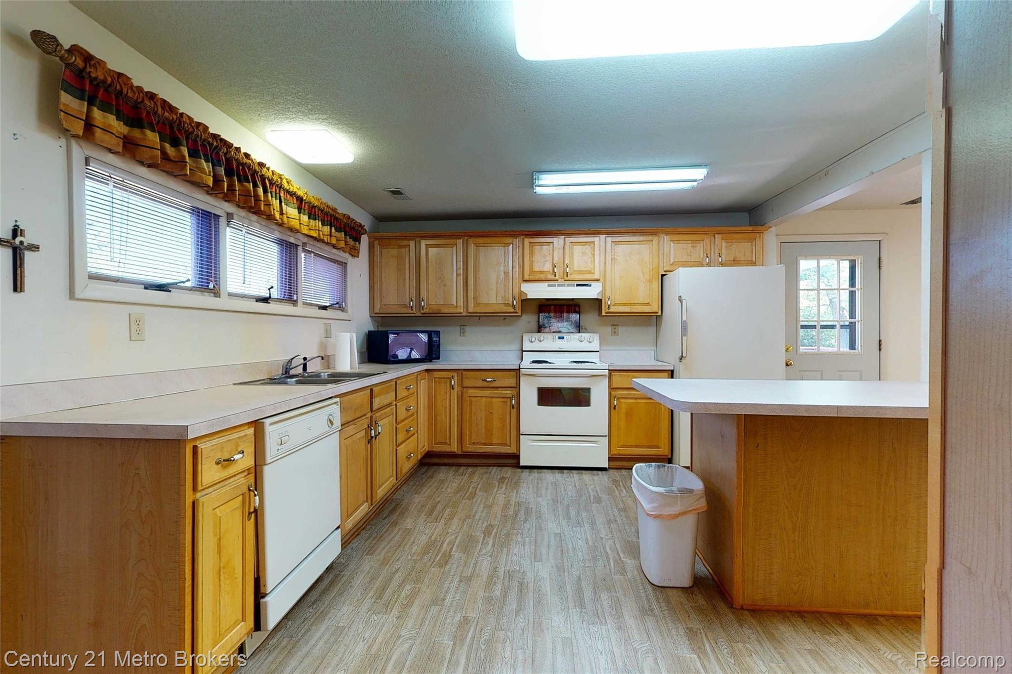7475 East Atherton Road Davison, MI 48423 - Photo 8 of 50 7475-E-Atherton-Rd-6 Kitchen.jpg