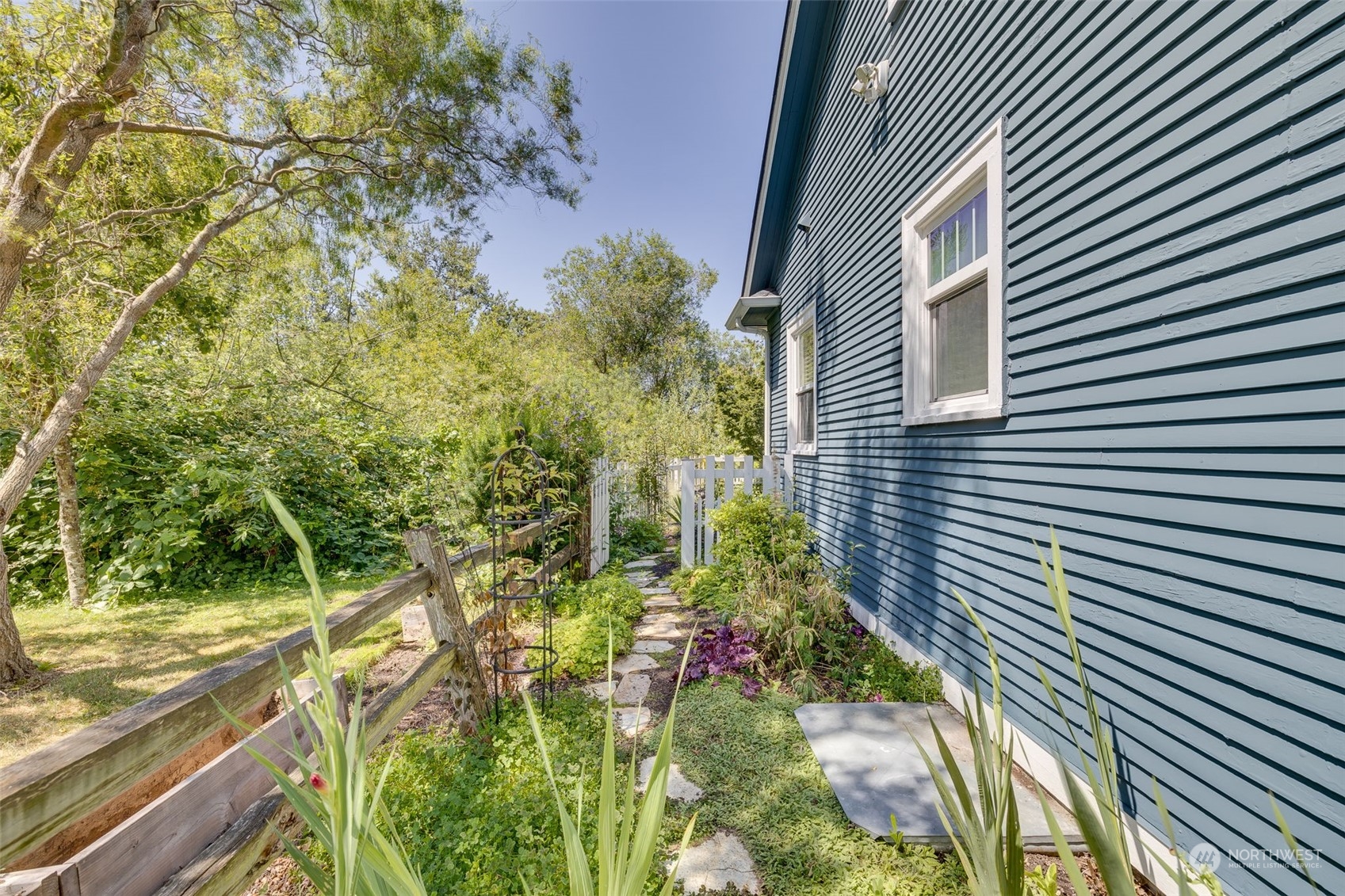1232 Donovan Lane Everett, WA 98201 - Photo 25 of 34 a view of a garden