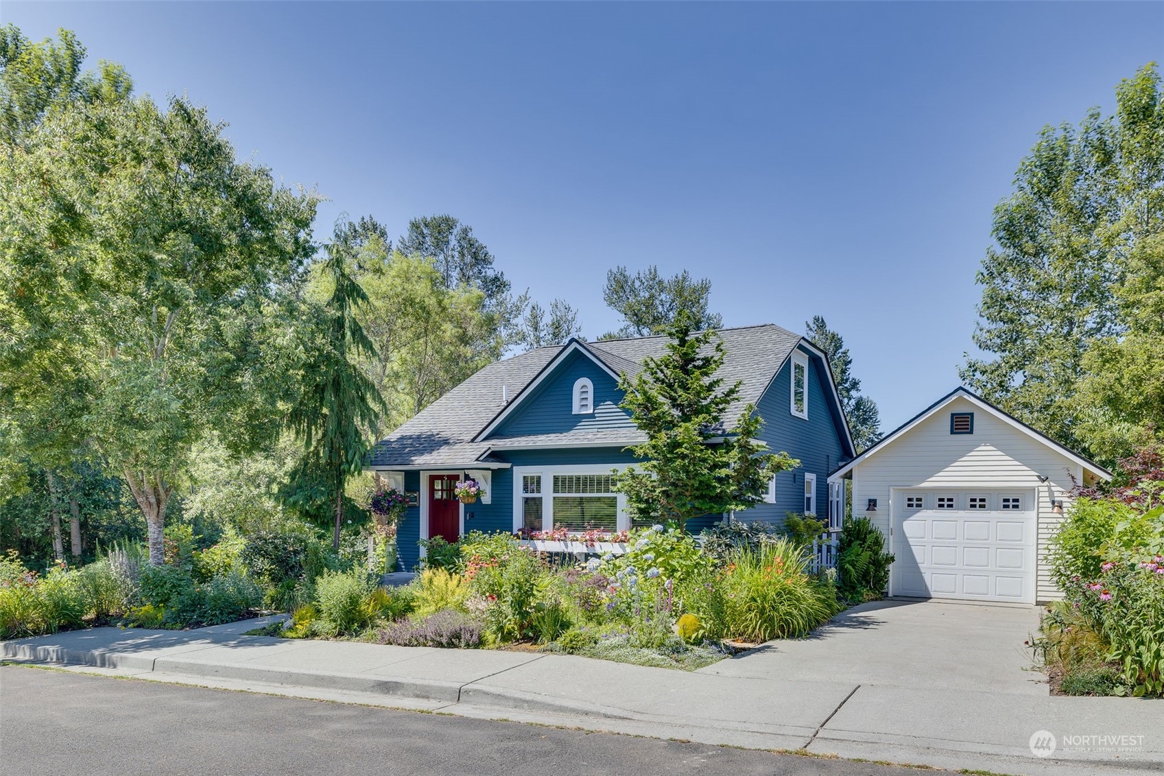 1232 Donovan Lane Everett, WA 98201 - Photo 30 of 34 a front view of a house with a yard