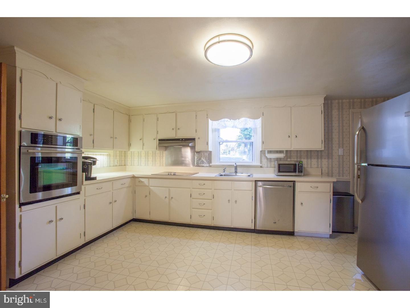 2537 Mill Road Buckingham, PA 18902 - Photo 4 of 22 Kitchen
