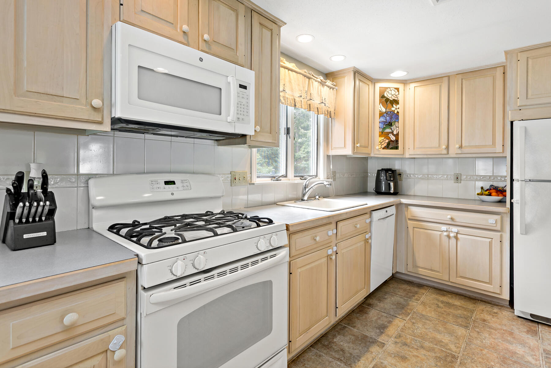 348 Prince Hinckley Road Centerville, MA 02632 - Photo 8 of 35 038_348PrinceHinckley_092126