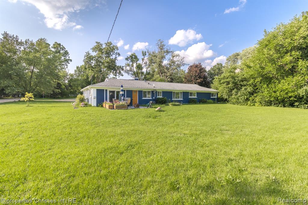 176 Barrington Road Bloomfield Hills, MI 48302 - Photo 3 of 41