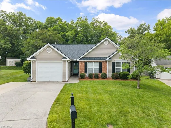$300,000 | 2446 Somerset Pl Drive, Winston-Salem, NC 27103