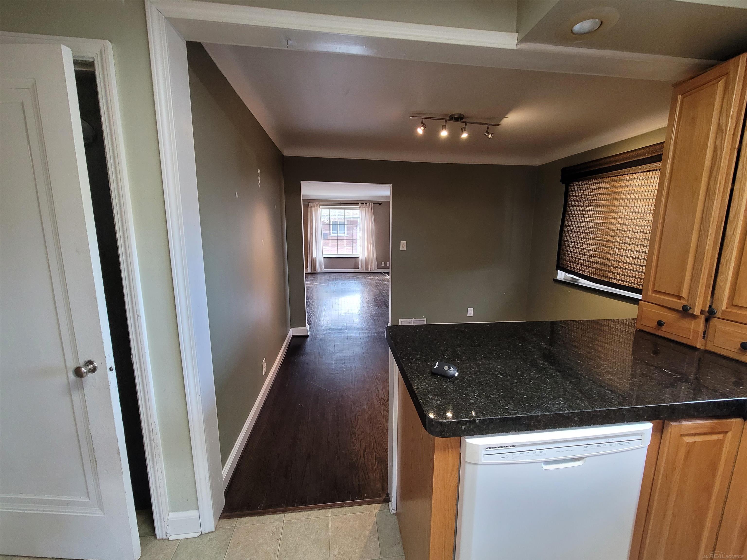 831 Roslyn Road Grosse Pointe, MI 48236 - Photo 19 of 46