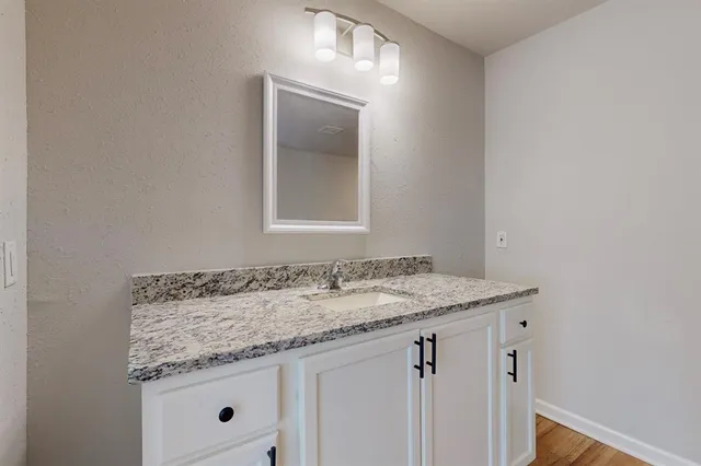 $1,799 | 409 West Main Street, Unit B, Whitesboro, TX 76273