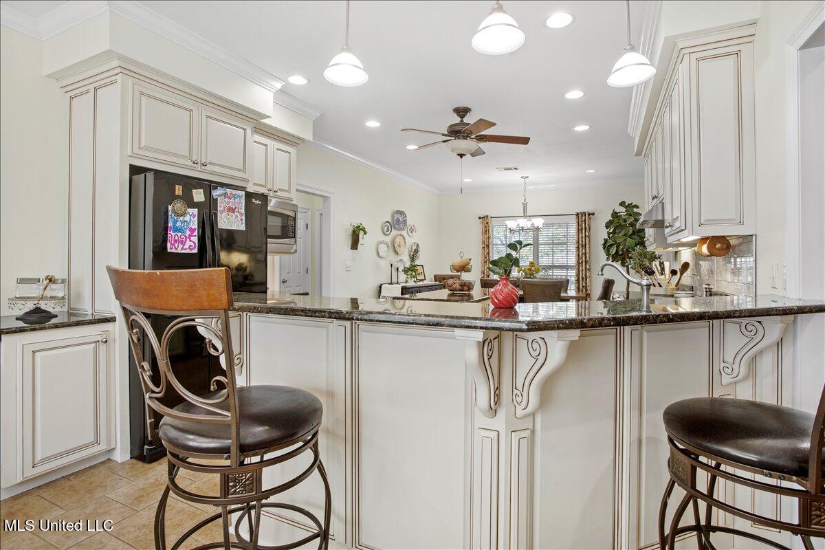 2118 Paulding Road Leakesville, MS 39451 - Photo 13 of 34 Kitchen Bar