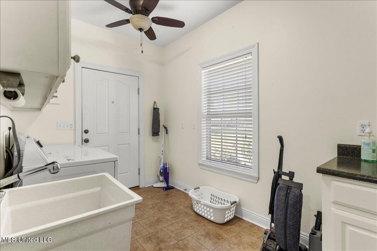 2118 Paulding Road Leakesville, MS 39451 - Photo 25 of 34 Laundry / Mud Room