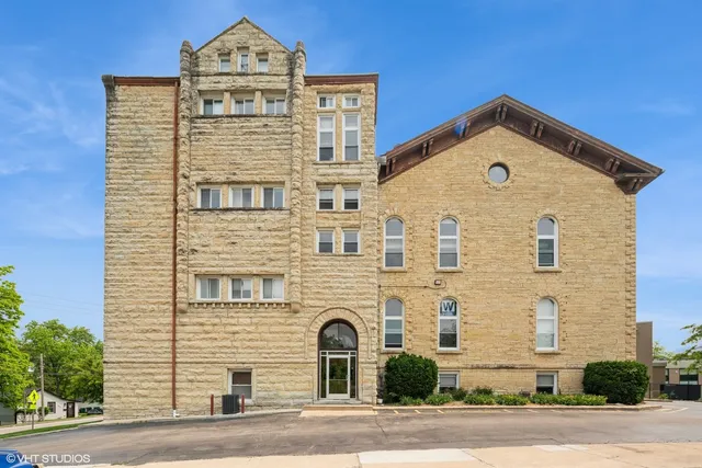 $225,000 | 400 McCarthy Road, Unit 421, Lemont, IL 60439