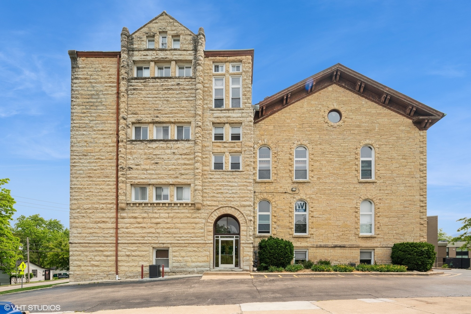 400 McCarthy Road, Unit 421 Lemont, IL 60439 - Photo 2 of 8 a front view of a house
